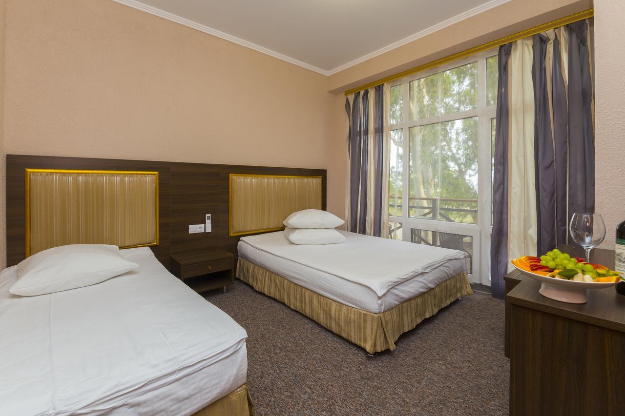 Napra Hotel Tsandrypsh ภายนอก รูปภาพ